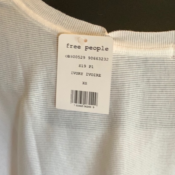 BNWT We the Free // Short Sleeve Tee - Picture 4 of 9